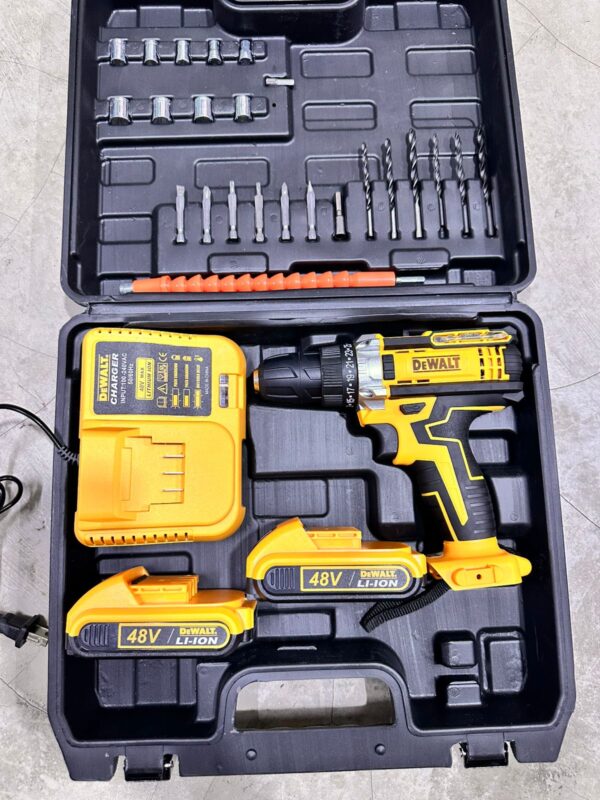 1760980543_set-taladro-con-herramientas-dw-3.jpg TALADRO + HERRAMIENTAS 48V DEWALT DW3
